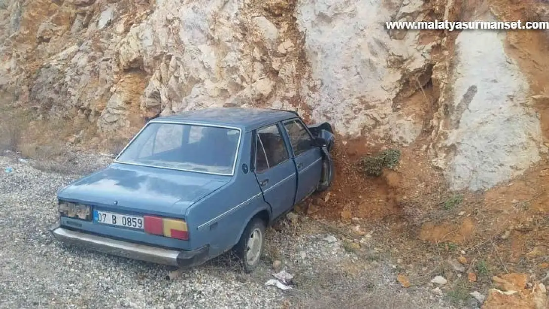 Konya'da otomobil dağa çarptı: 4 yaralı