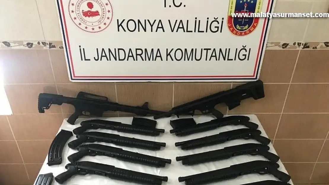 Konya'dan kargoya verilen 12 kaçak av tüfeği jandarmaya takıldı