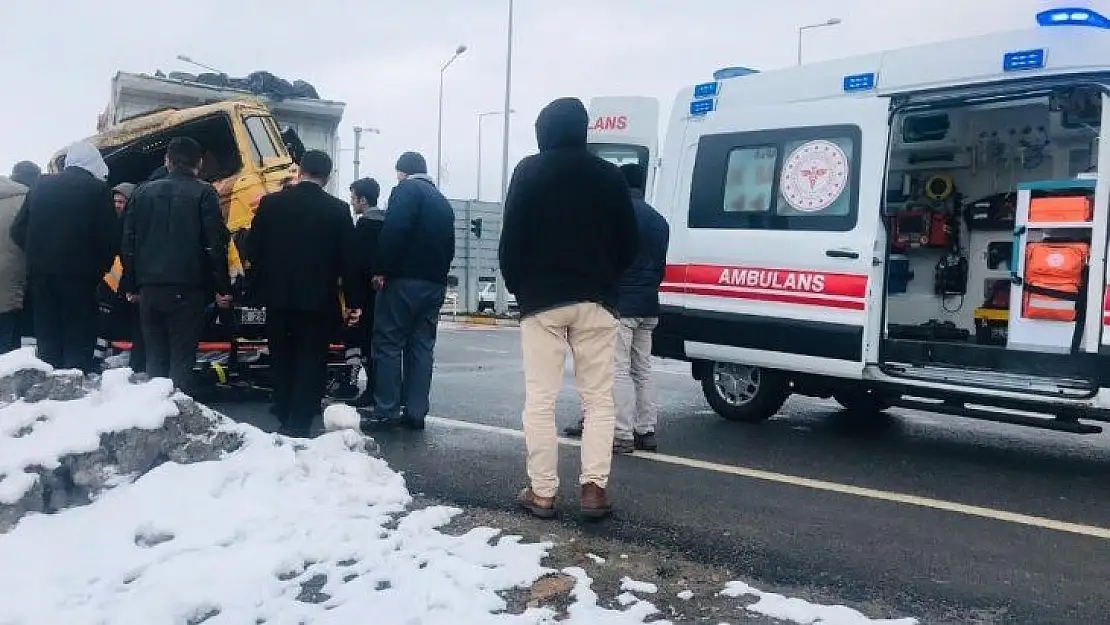 Konya'da kamyonla tır çarpıştı: 1 yaralı
