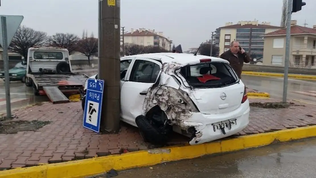 Konya'da tır otomobille çarpıştı: 1 yaralı