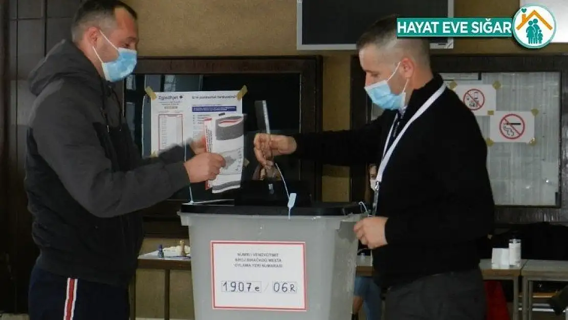 Kosova'da halk erken genel seçim için sandık başında