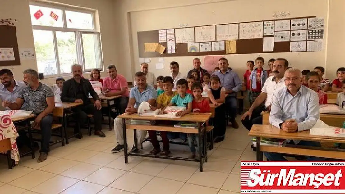 Köy okulu öğrencilerine kırtasiye yardımı yapıldı