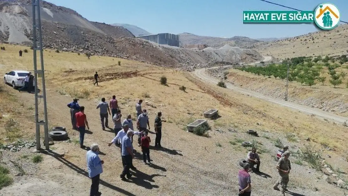 Köylerine yakın taş ocağına isyan eden vatandaşlar eylem yaptı