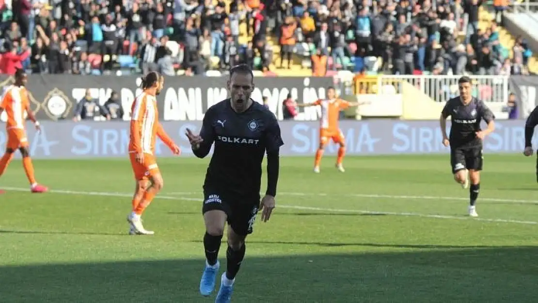 'Kral' atıyor, Altay kazanıyor