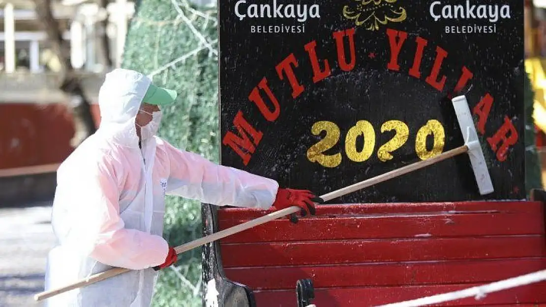 Kuğulu Park ve Tunalı Hilmi Caddesi dezenfekte edildi