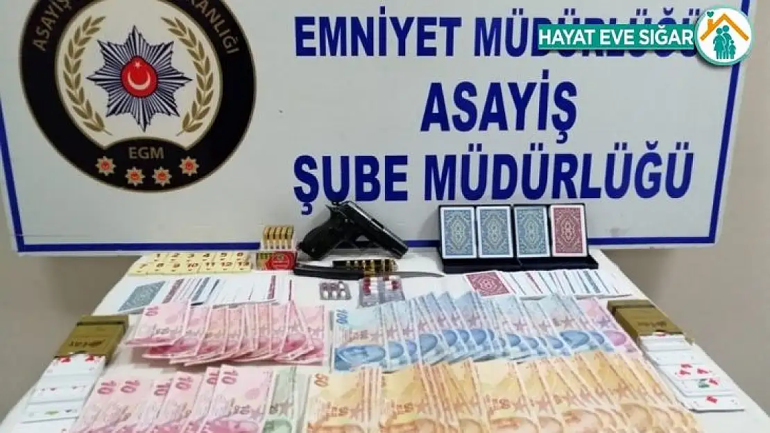 Kumarda basıldılar, sosyal mesafeden cezayı yediler