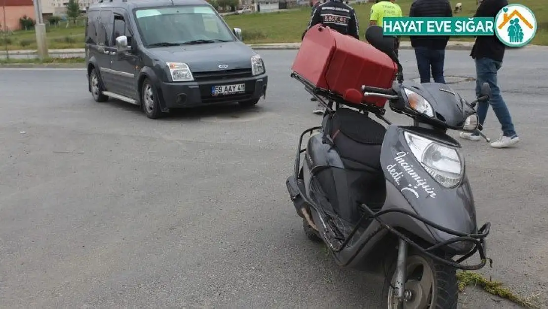 Kurye motosikleti ile otomobil çarpıştı: 1 yaralı