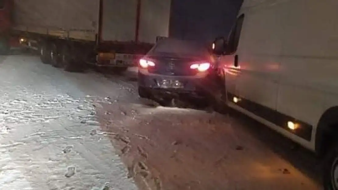 Kütahya'da zincirleme trafik kazası  4 yaralı