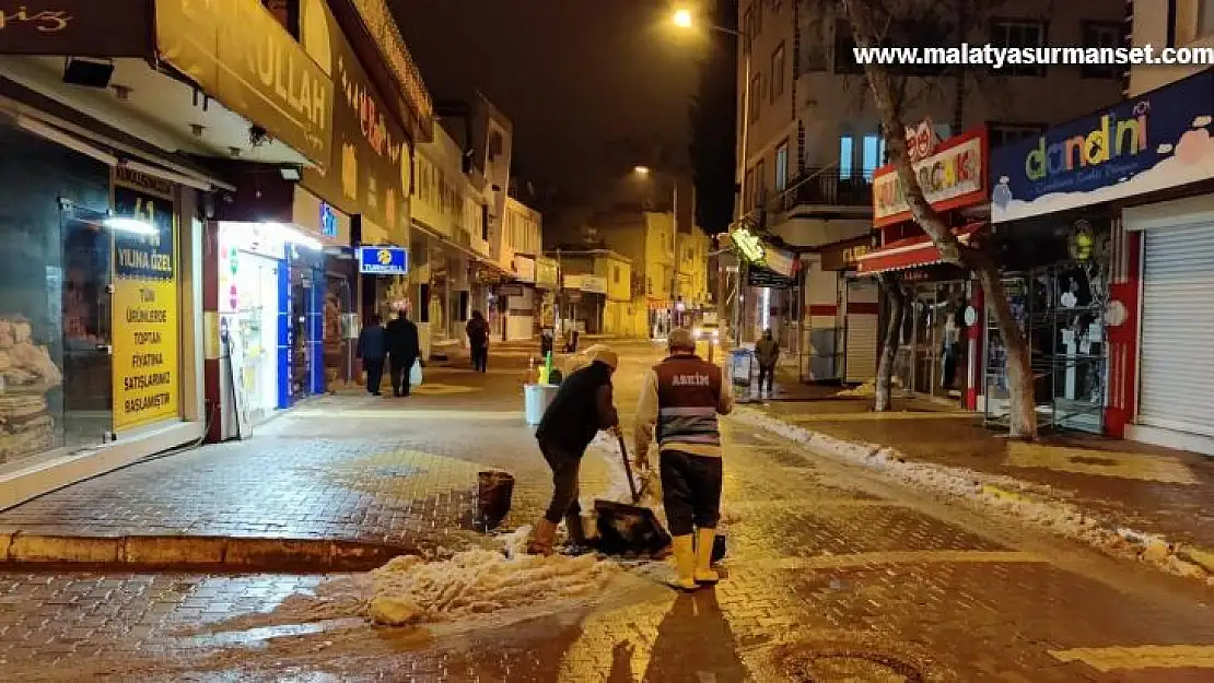 Kuvvetli yağış öncesi mazgallar temizlendi