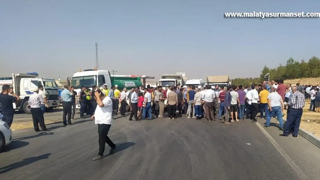 Kuzu eti indirimini protesto eden besiciler yol kapattı