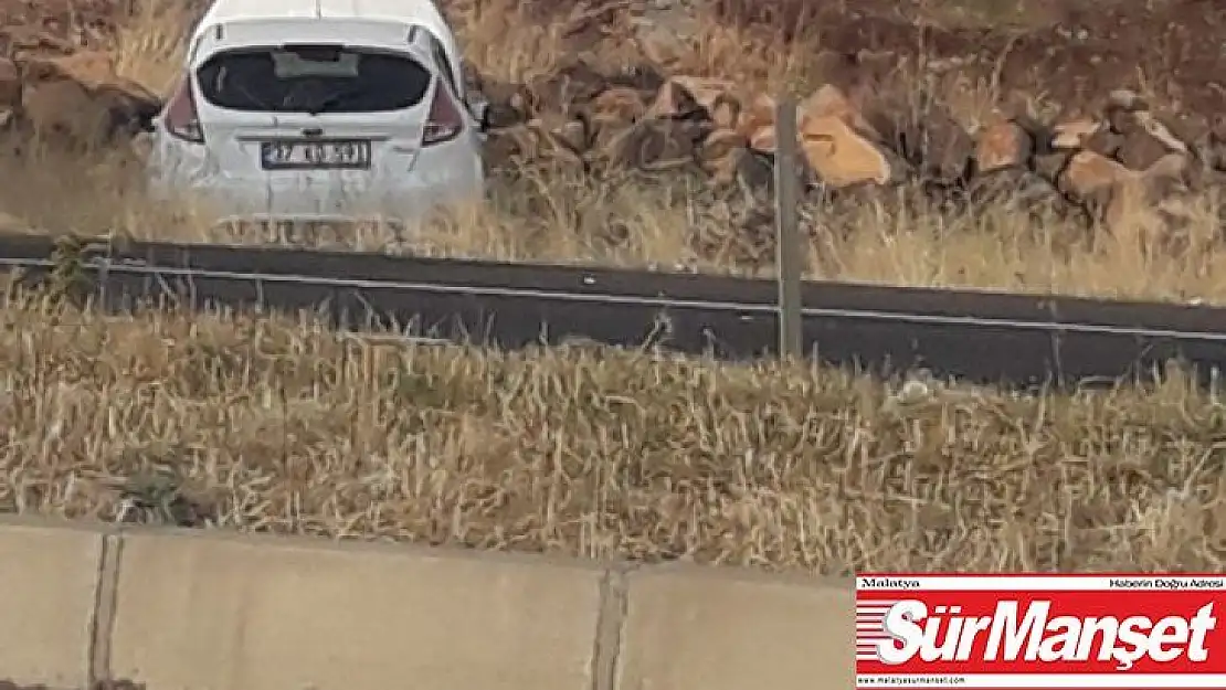 Lastiği patlayan araç yoldan çıktı: 1 yaralı