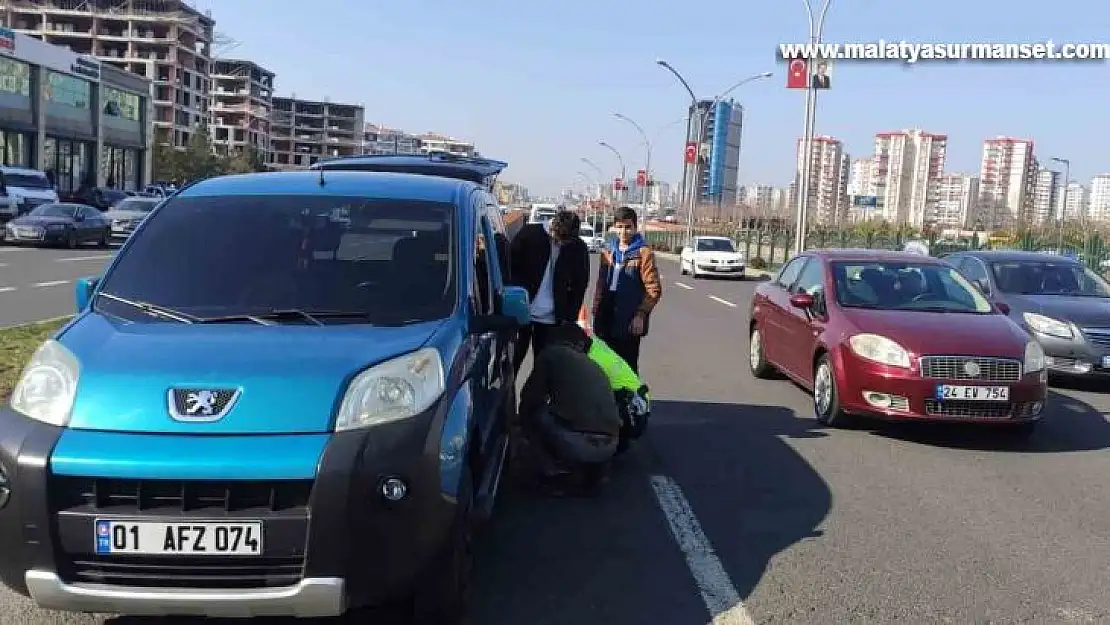 Lastiği patlayan sürücüye devlet eli