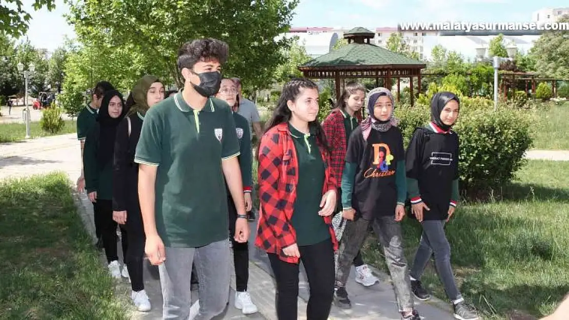 Lise öğrencileri, üniversiteyi gezerek tanıdı