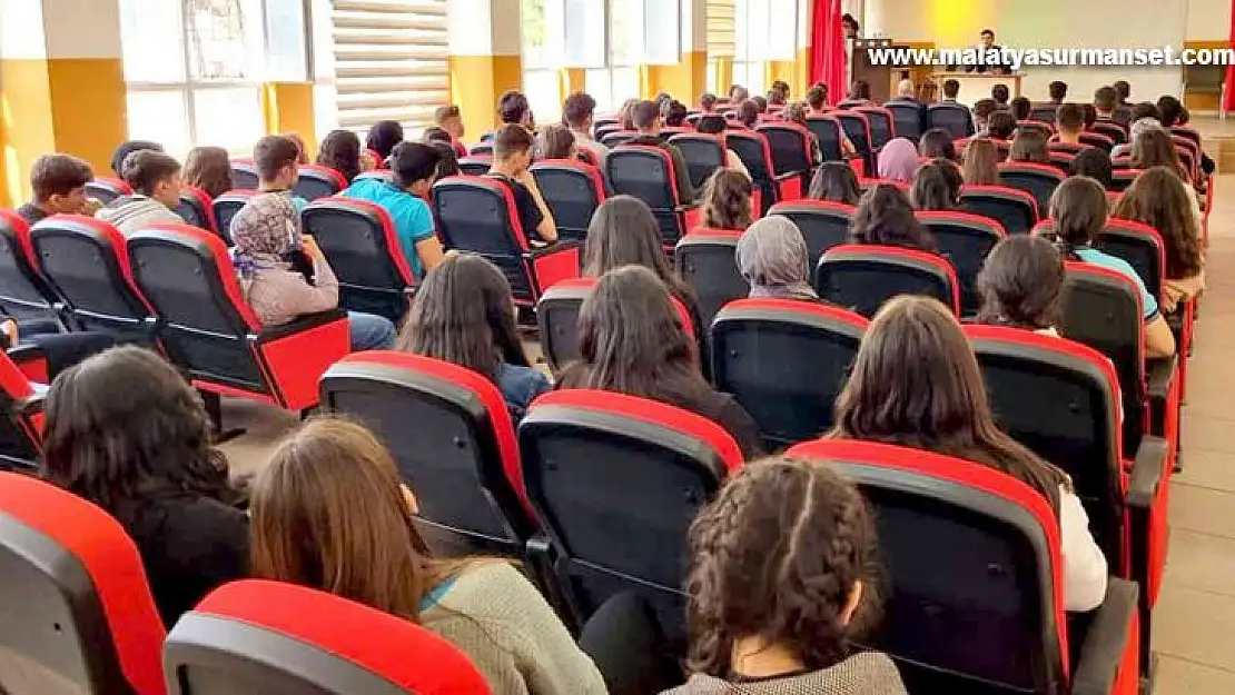 Lise öğrencilerine ''Meslek seçimi'' konferansı