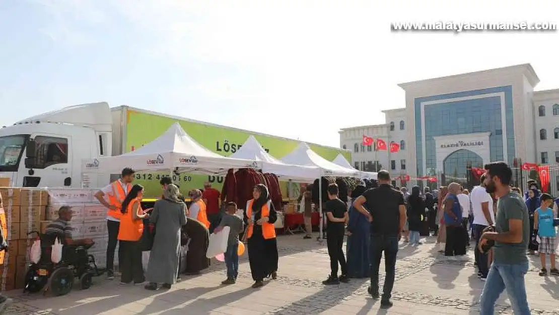 LÖSEV'in 'İyilikler Tırı' Elazığ'daki ailelere yardım ulaştırdı