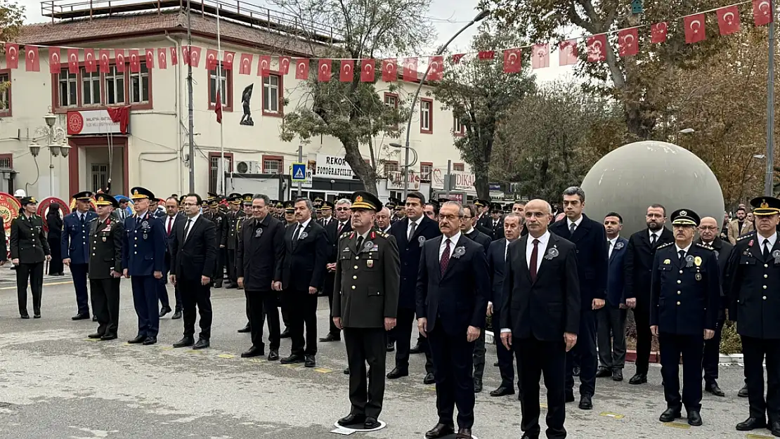 Malatya Atatürk Anıtı'nda 10 Kasım Törenine Yoğun Katılım