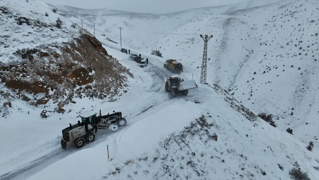 Malatya'da 28 mahalle yolu kar nedeniyle ulaşıma kapandı