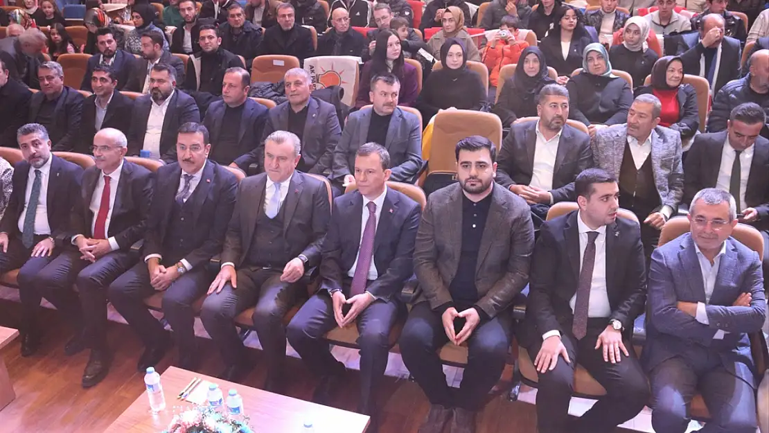 Malatya'da AK Parti Gençlik Kolları Kongresi Coşkusuna Yoğun Katılım