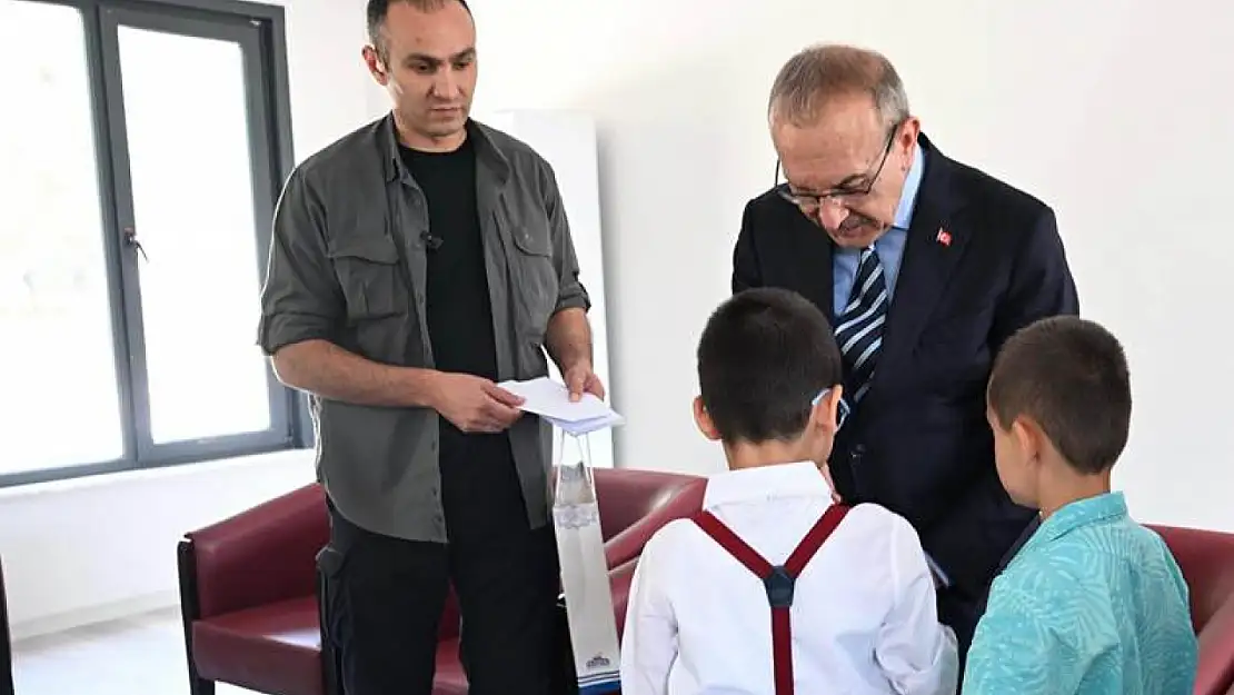 Malatya'da Bayram Coşkusu Vali Yavuz Vatandaşla Kucaklaştı