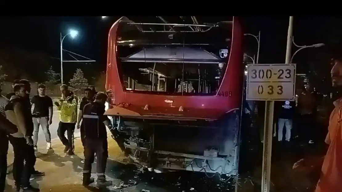 Malatya'da Beton Mikseri ile Trambüs Çarpıştı 4 Yaralı!