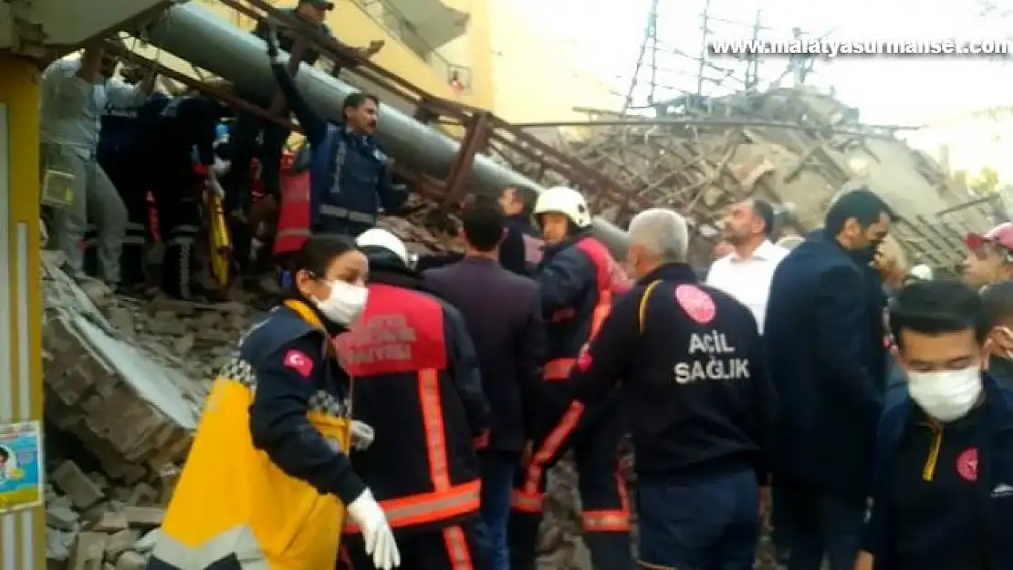 Malatya'da bina çöktü, enkaz altında kalanlar var