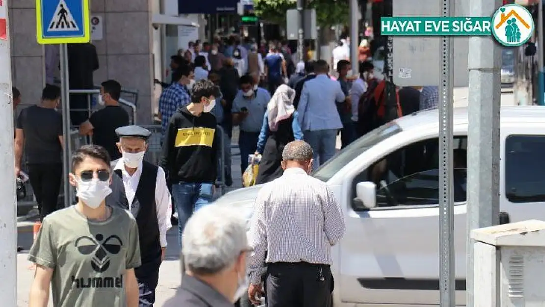 Malatya'da cadde ve sokaklarda yoğunluk