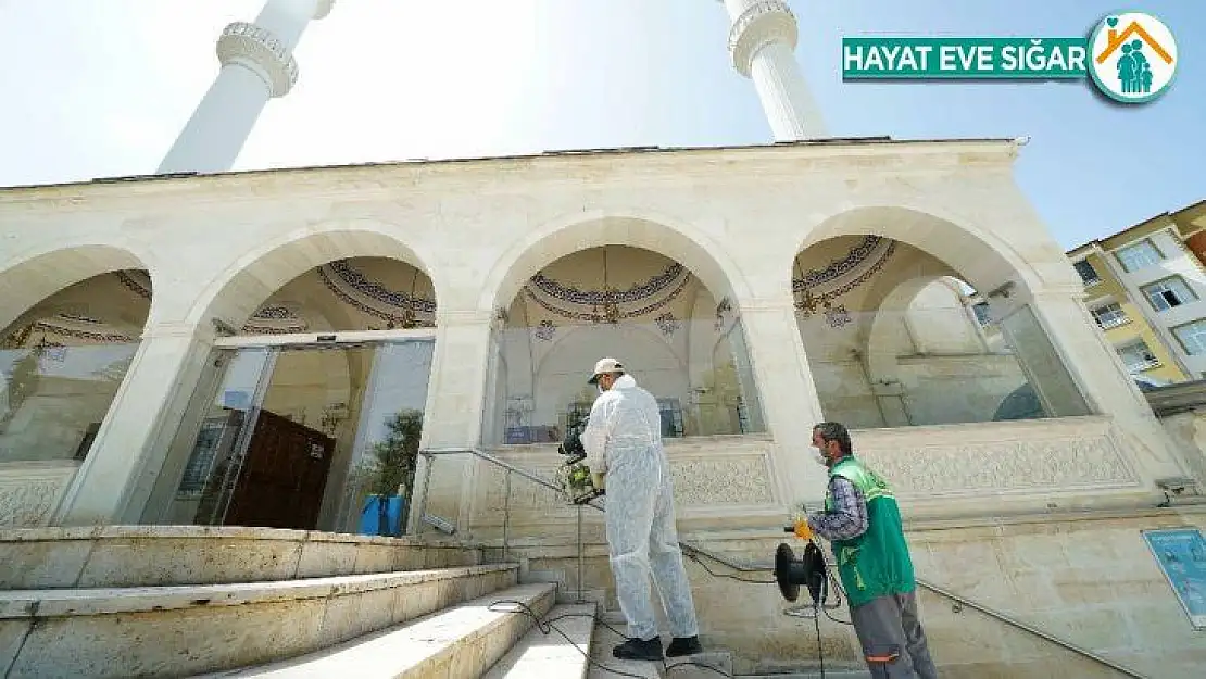 Malatya'da cami avluları dezenfekte ediliyor