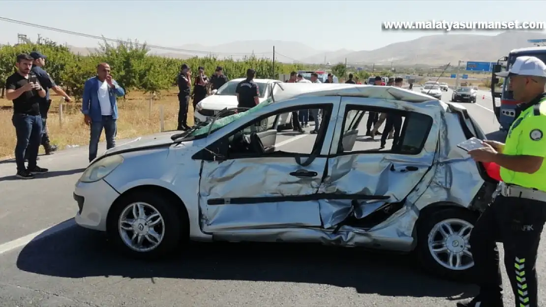 Malatya'da cezaevi aracıyla otomobil çarpıştı, 1 ölü, 4 yaralı