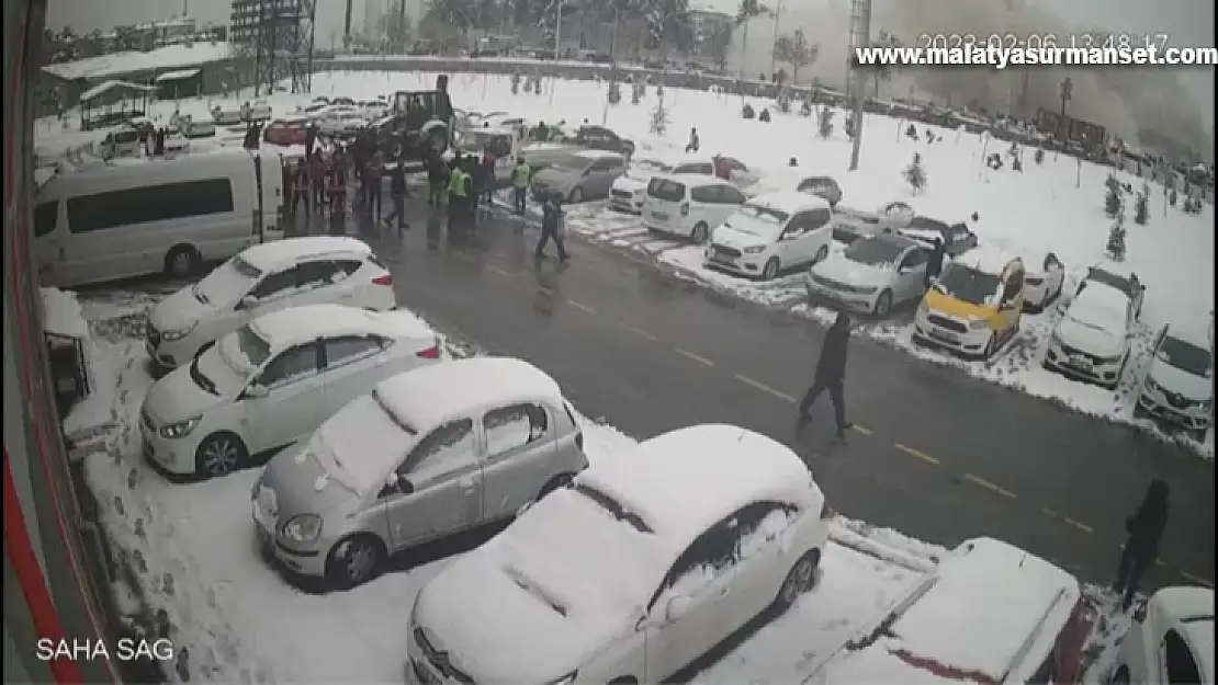 Malatya'da depremde binaların yıkılma anı güvenlik kamerasında