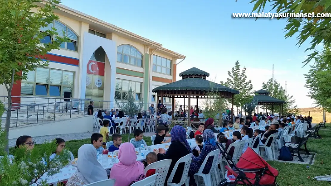 Malatya'da depremde hayatını kaybedenler dualarla anıldı