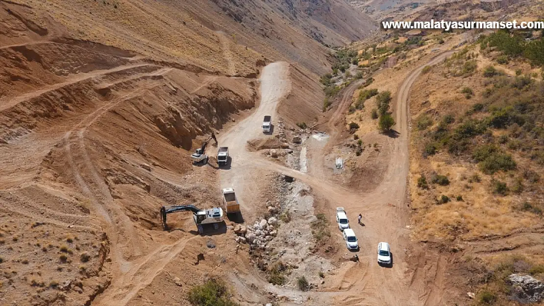 Malatya'da depremde kaybolan su kaynağını bulmak üzere çalışma yapılıyor