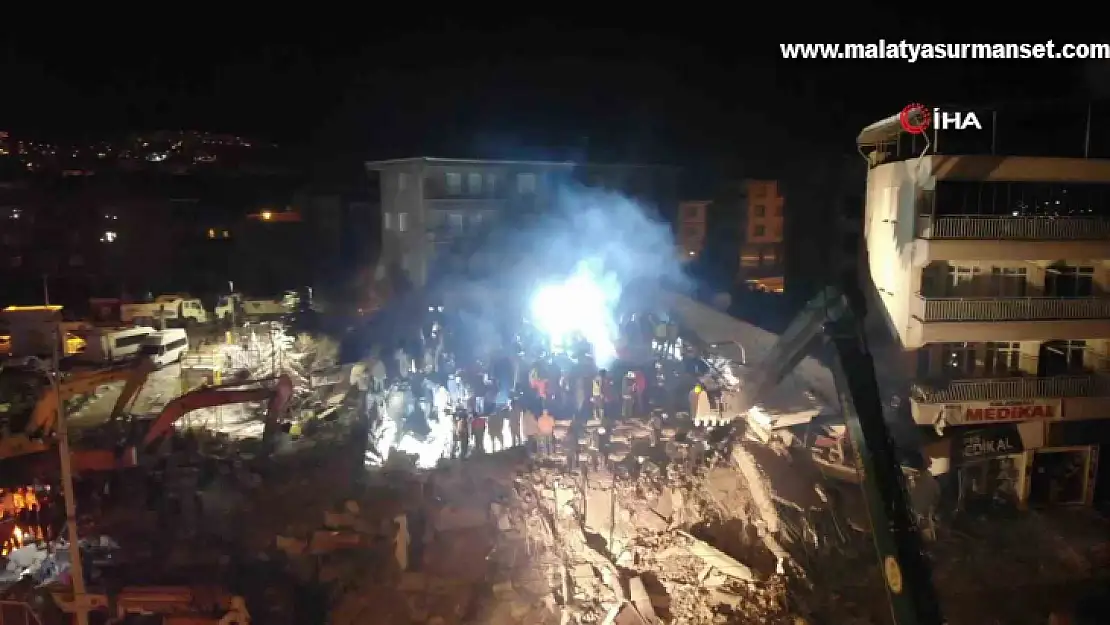 Malatya'da depremin 3. gününde gece çalışmaları havadan görüntülendi