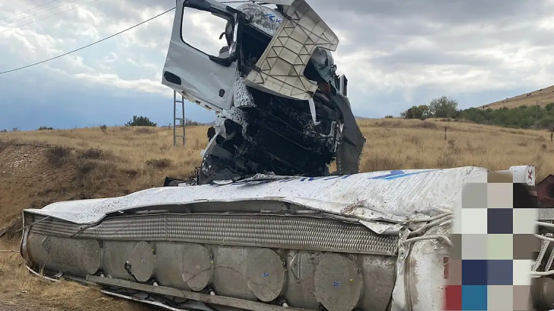 Malatya'da devrilen akaryakıt tankerinin sürücüsü yaralandı