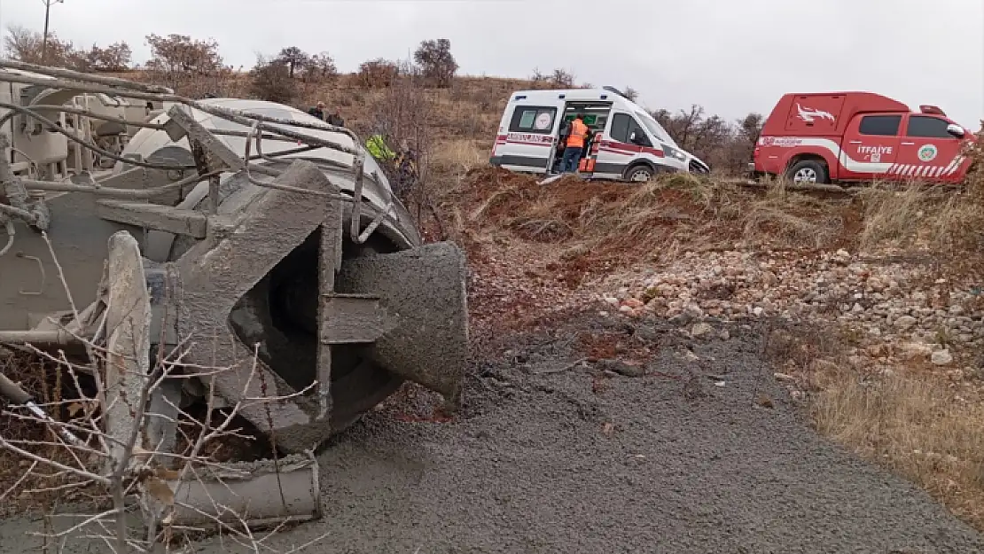 Malatya'da devrilen beton mikserinin sürücüsü yaralandı