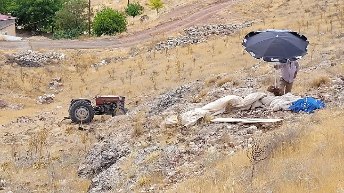 Malatya'da devrilen traktörün sürücüsü öldü