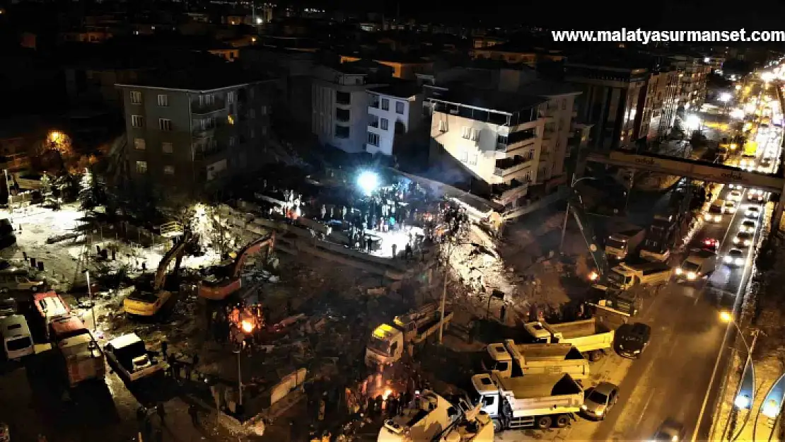 Malatya'da ekiplerin gece çalışması havadan görüntülendi