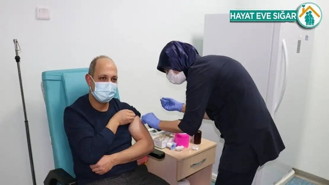 Malatya'da gönüllülere vurulan Çin aşısında rapor edilen bir yan etki görülmedi
