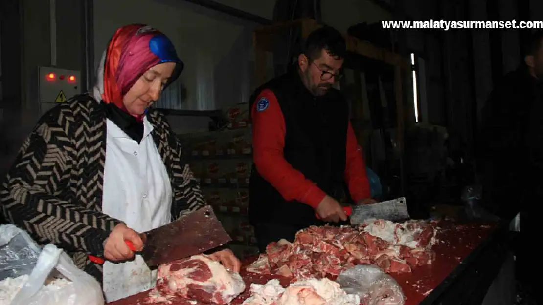 Malatya'da günlük 50 bin depremzedeye sıcak yemek