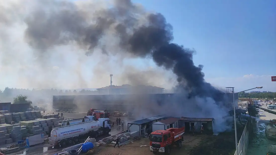Malatya'da hırdavatçı alışveriş merkezinde büyük yangın çıktı