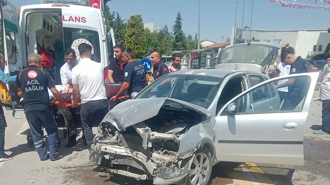 Malatya'da İnönü Mahallesi'nde Trafik Kazası 4 Yaralı