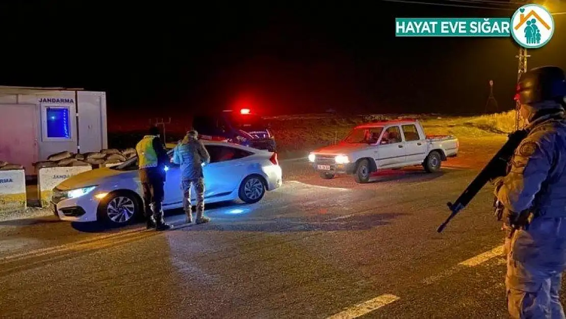 Malatya'da jandarma ekipleri denetim yaparak yeni yıl girdi