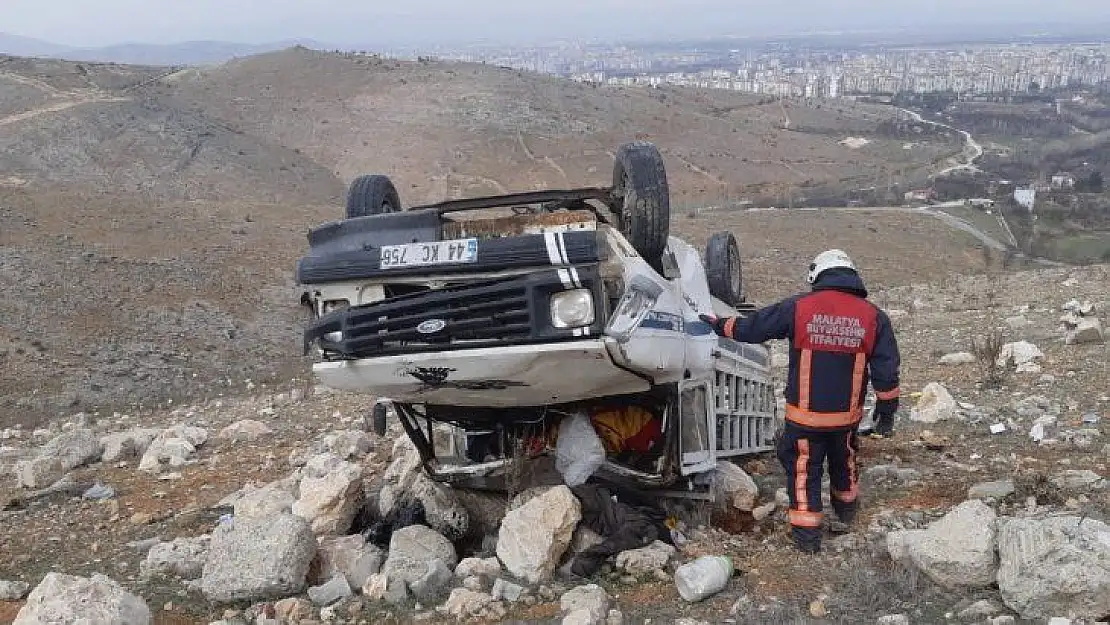 Malatya'da kamyon şarampole devrildi: 1 ölü