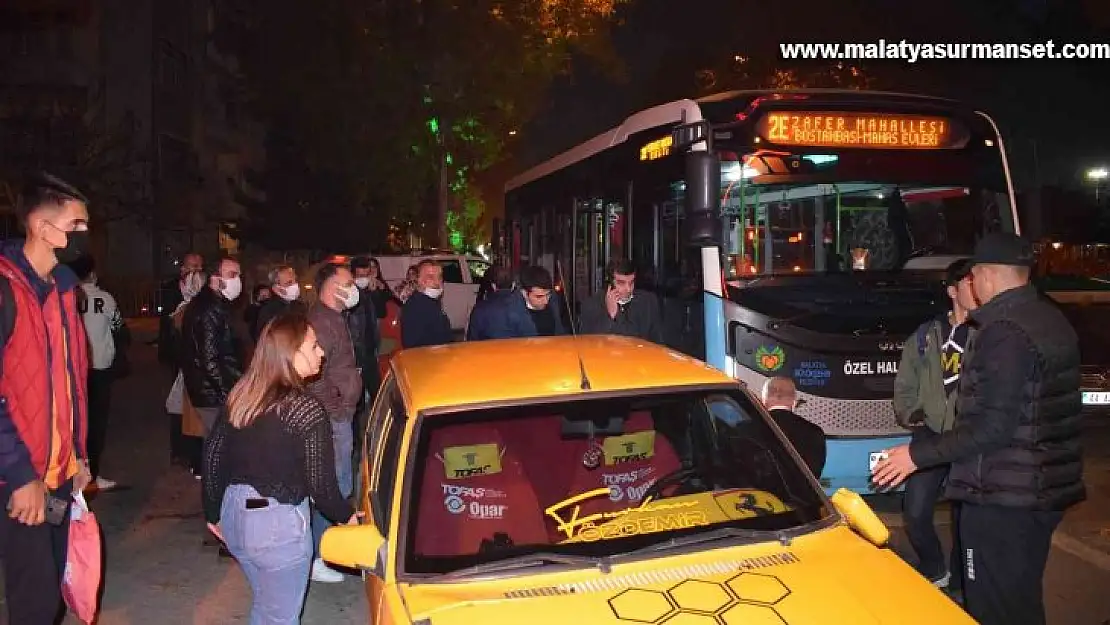 Malatya'da kaza trafiği kilitledi