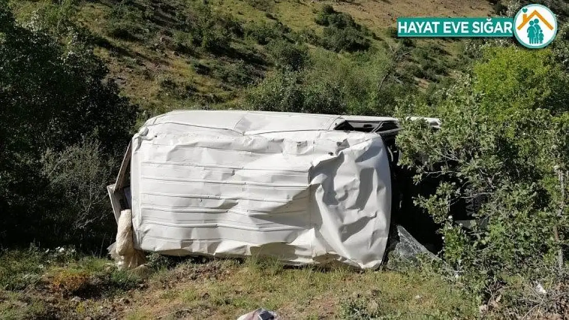 Malatya'da minibüs şarampole yuvarlandı: 2 yaralı