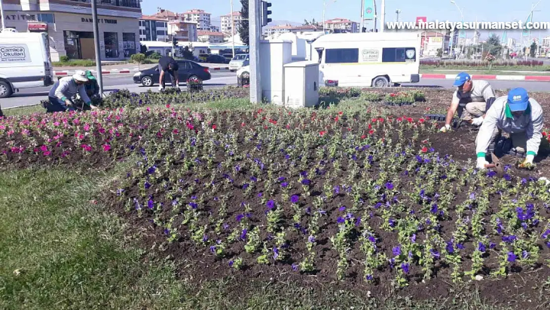 Malatya'da parklar ve refüjler yenileniyor