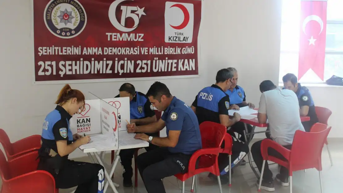 Malatya'da polislerden Türk Kızılay'a 251 ünite kan bağışı