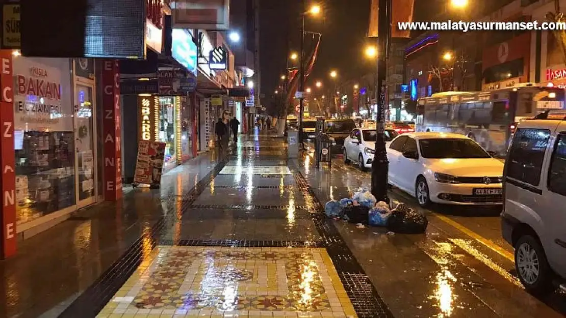 Malatya'da sağanak yağış etkili oluyor