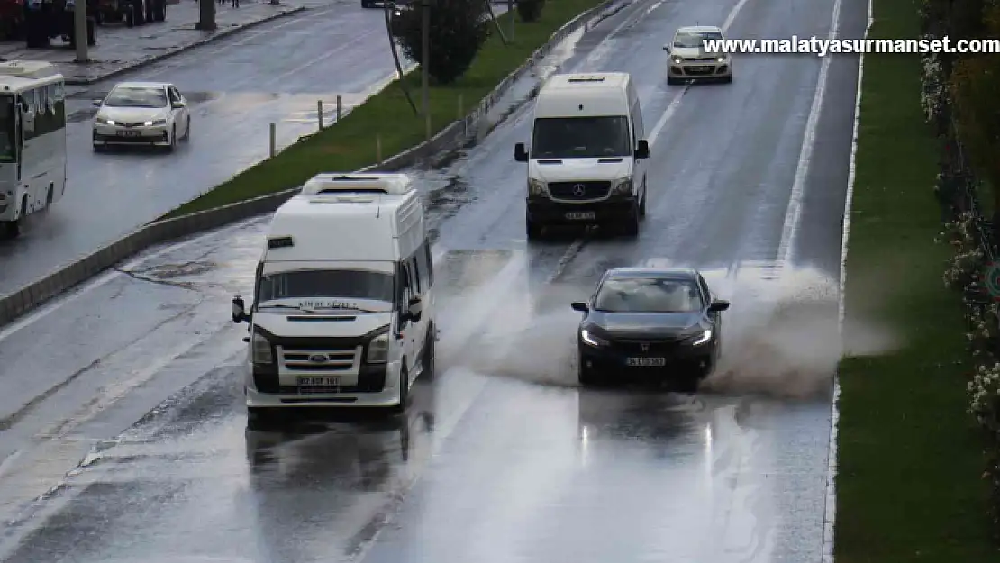 Malatya'da sağanak yağış etkili oldu