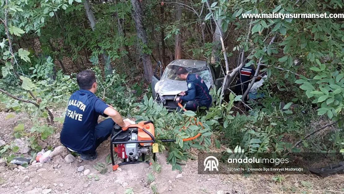 Malatya'da şarampole devrilen otomobildeki 2 kişi yaralandı