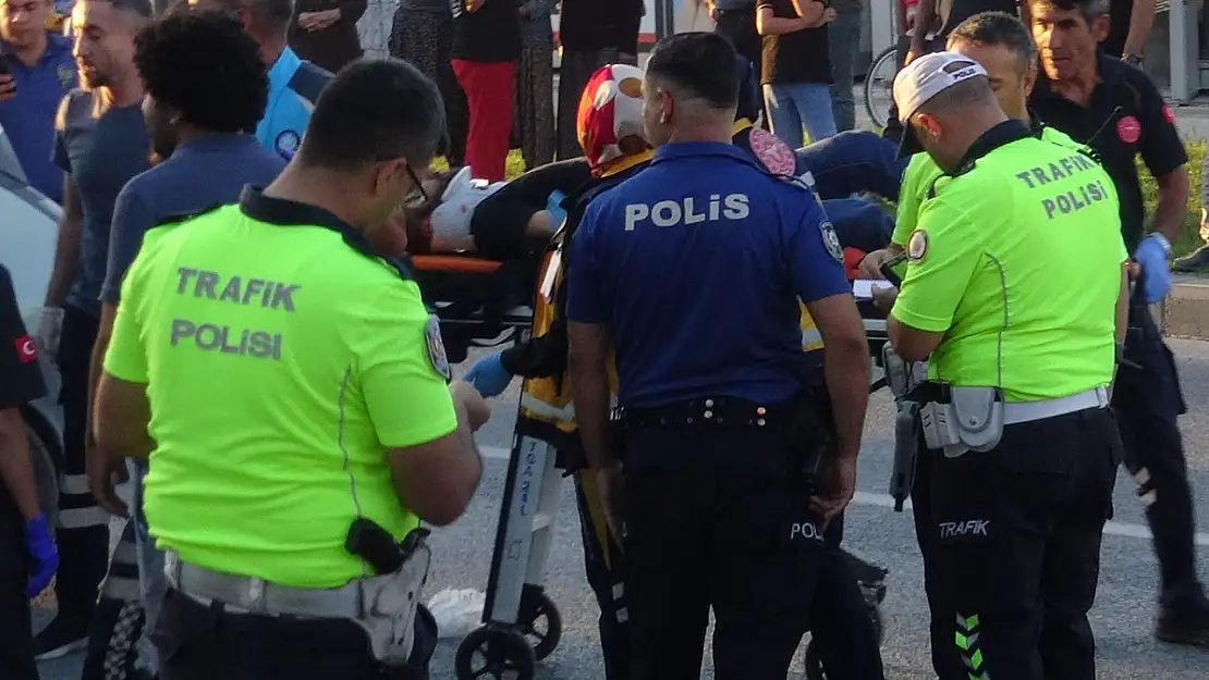 Malatya'da Ticari Taksi Refüje Çarptı 1 Yaralı